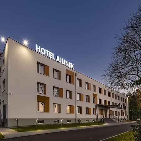 Julinek Park Bed & Breakfast Błonie