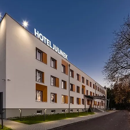 Julinek Park Nocleg ze śniadaniem 3*