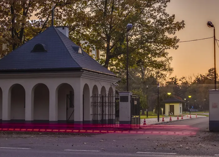 Julinek Park Bed & Breakfast Błonie